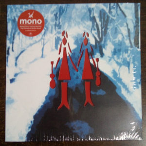 MONO - WALKING CLOUD AND DEEP RED SKY FLAG NUTTERED - Görsel 1