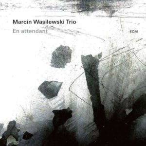 MARCIN WASILEWSKI TRIO - EN ATTENDANT - Görsel 1