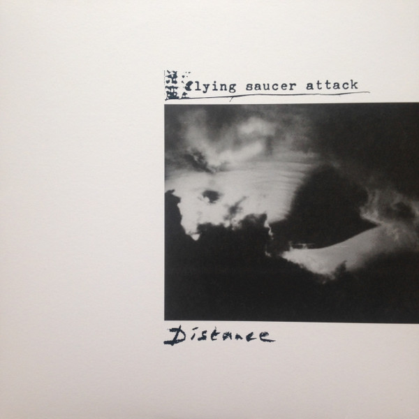 FLYING SAUCER ATTACK - DISTANCE PLAK ÖN
